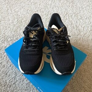 Diadora Cellula Womens Running Shoes Sz 8 Black and Off white color